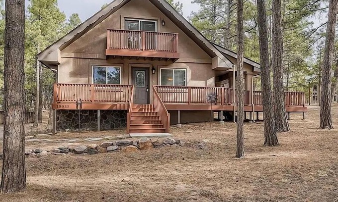 Colorado Springs Maison | Serene Romantic Chalet in the woods
