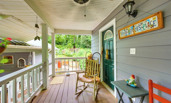 Gallatin Cabine | Charming Rusk Guest Cabin w/ Shared Yard