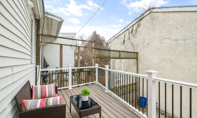 Manayunk Appartement | Serene Silverwood – Spacious 2B/2B with Parking