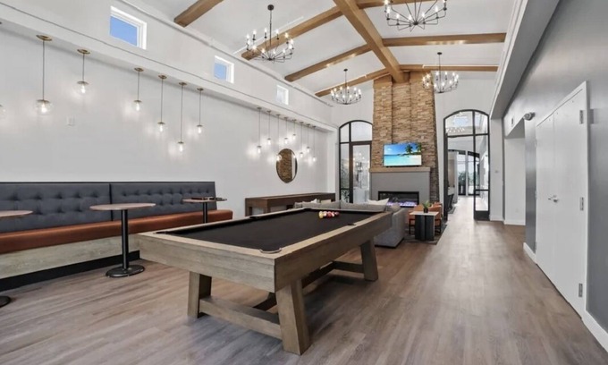 West Bloomington Copropriété | Serene Spring Retreat