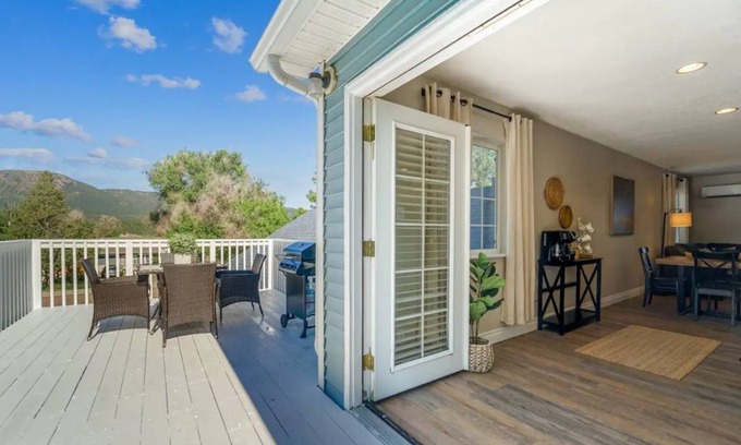 Monument Appartement | Serene Stay w/ Mountain Views in Downtown Monument