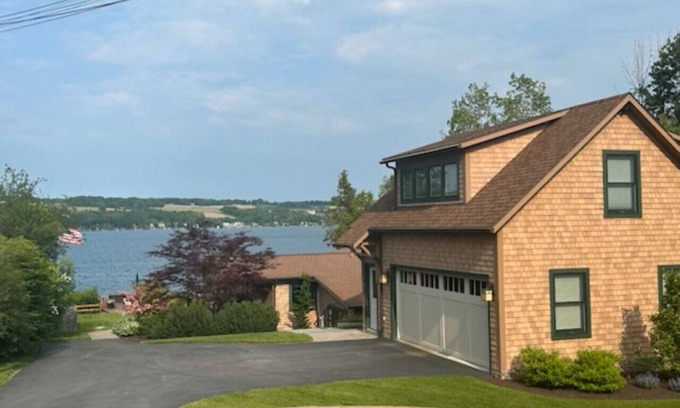 Skaneateles Maison | Serene Studio-Skaneateles Lake Front