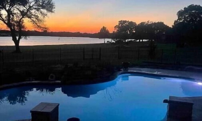 Frisco Appartement | Serene sunsets- private studio for 2 in Frisco on the lake - ground floor