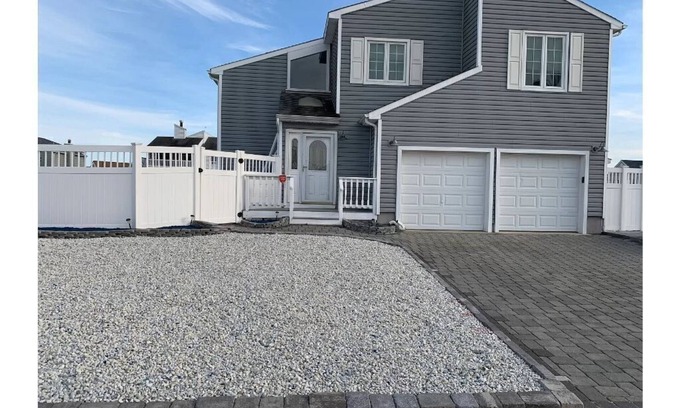 Beach Haven West Maison | Serene Waterfront Family Water Front Property