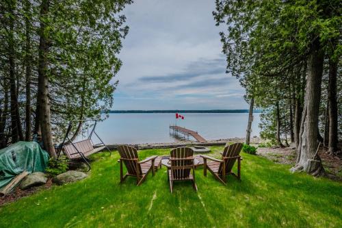Wiarton Chalet De Ski | Serene Waterfront Retreat