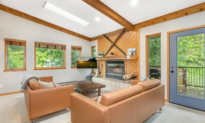 Intermountain Maison | Serene West Vail Home | Surrounded by Nature | Family Friendly | Steps to Bus