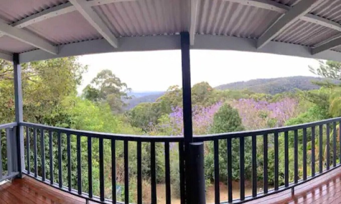 North Tamborine Maison | Serenity - a mountain getaway for family or groups