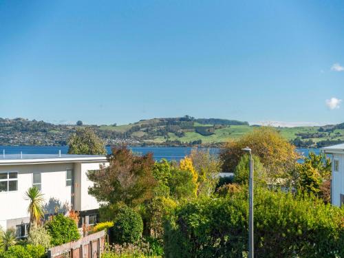 Richmond Heights Maison | Serenity Cottage - Taupo Holiday Home