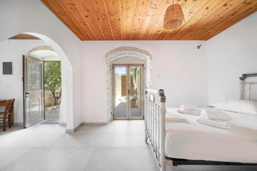 Kouses Appartement | Serenity Courtyard village apartment