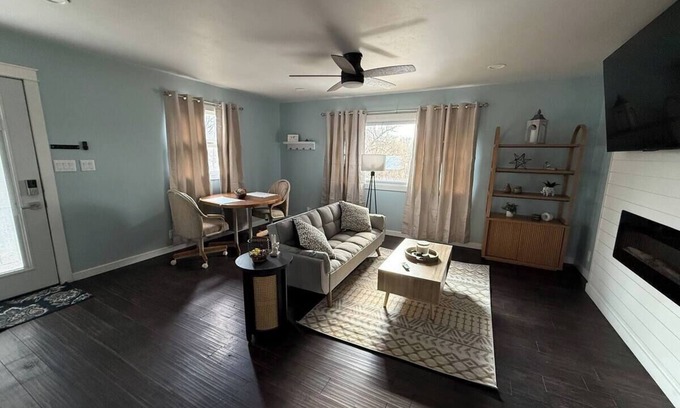 Dixon Maison | Serenity Dream House. Peaceful 3 bedroom house.