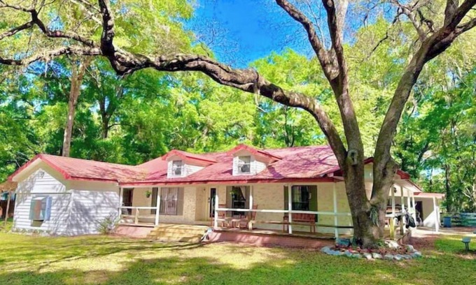 Fort White Cabine | Farmhouse near FL Springs. Cabin, game room, fire-pit, grill, pond, trampoline.