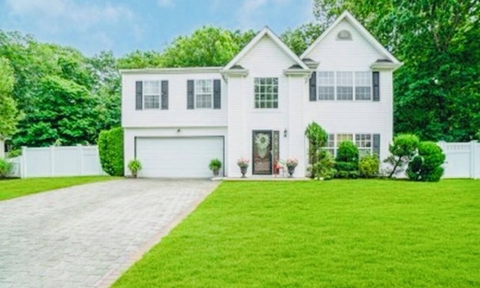 Coram Appartement | Serenity Haven: Cozy 2-Bedroom Home with Spacious Living & Big Backyard