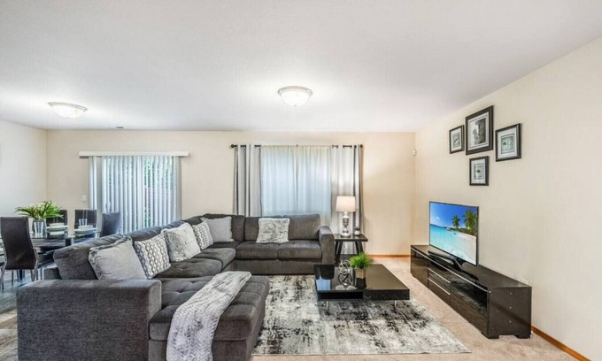Holly Maison | Serenity in Prime Everett Craftsman | Near Boeing!