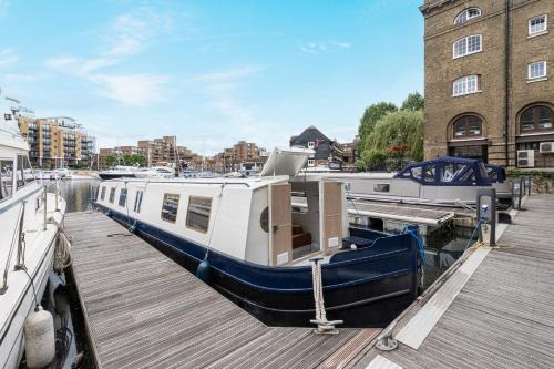 Tower Hill Location De Bateaux | Serenity in the Heart of London
