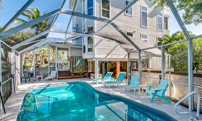 Jose's Hideaway Maison | SERENITY NOW~1 Min. To BEACH!-SCREENED-IN HEATED POOL-2 Carts-4&6, Island Club