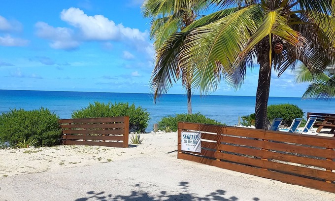 Cotton Tree Bay Appartement | Serenity On The Bay1 - One Bed Apt Close to Supermarkets, Shops and Restaurants!