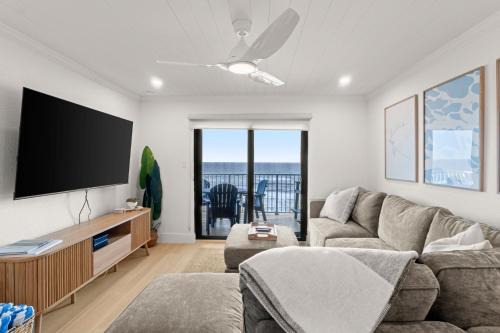 New Smyrna Beach Appartement | Serenity Shores Renovated Top Floor Condo w Stunning Ocean Views