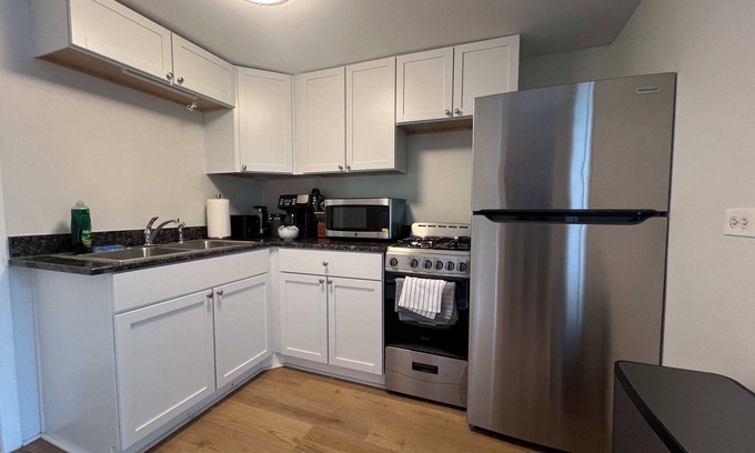 Lombard Appartement | Serenity & Style, With Parking