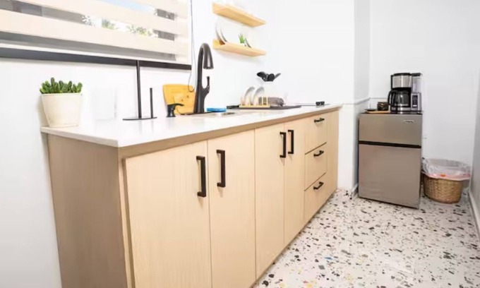 Cerro Gordo Hôtel | Serenity Suite: Cozy 1BR Steps from Beach