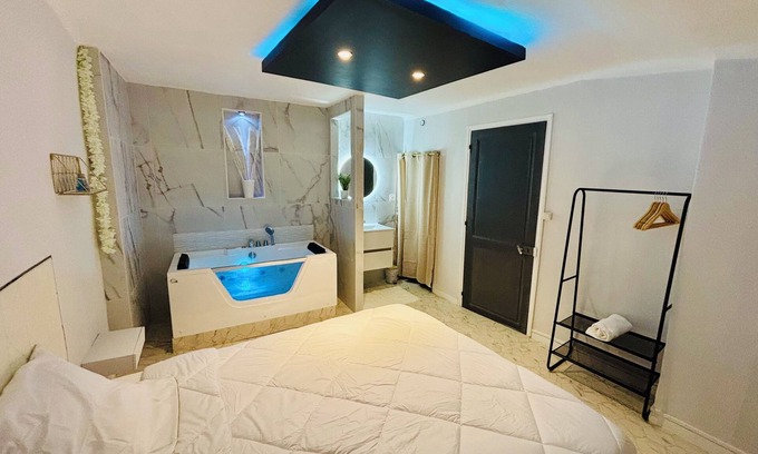 Convention Maison | Serini house jacuzzi