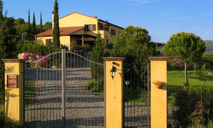 Riparbella Appartement | Serra Destri, 3 chambres dans maison de campagne, panoramique, vue mer, piscine