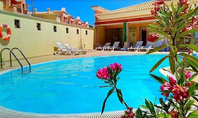 Zambujal de Cima Villa | Sesimbra Seaside Duplex 750m shared Pool & Beach