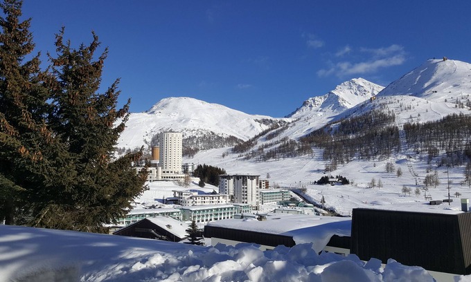 Sestriere Station Balnéaire | Sestriere apartment in residence with veranda
