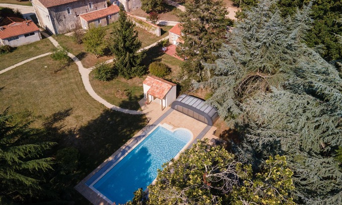 Le Tablier Maison | Group of houses of character with heated indoor swimming pool