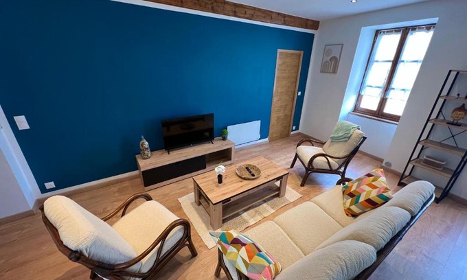 Saint-Vincent-de-Barres Appartement | Seven Keys - La cour du Barres