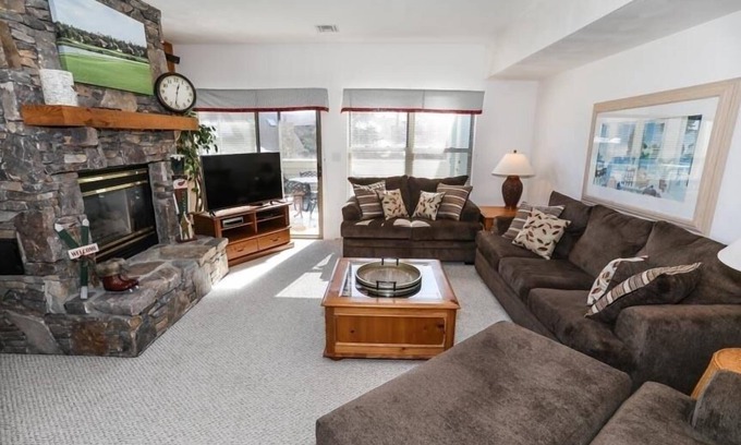 Seven Springs Copropriété | Seven Springs Stonegate 2 Bedroom Standard Condo, Ski-In/Out, Sleeps 8! by RedAwning