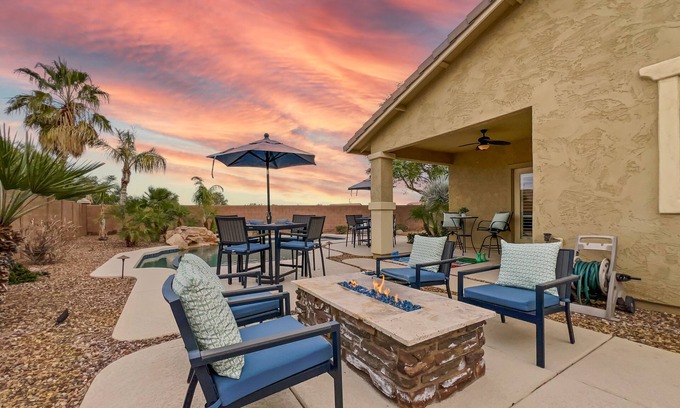 Seville Maison | Seville Beauty. 4 beds + Office and Sparkling Pool, Fire Pit! 30 Night Min.