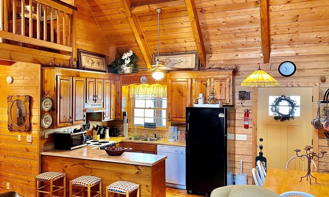 Pine Mountain Cabine | "Turkey Trot Lodge" Cabin 25A