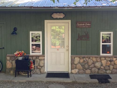 Miramonte Maison | Shady Creekside Cabin