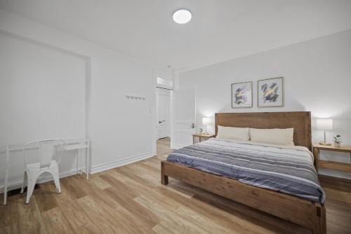 Shadyside Maison | Shadyside, Pittsburgh !F Modern and Bright Private Bedroom with Shared Bathroom