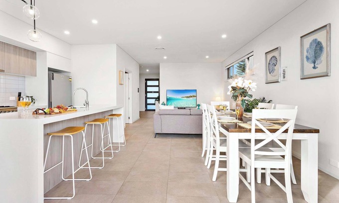 Shell Cove Maison | Shallows Coastal Retreat - Walk to Beach