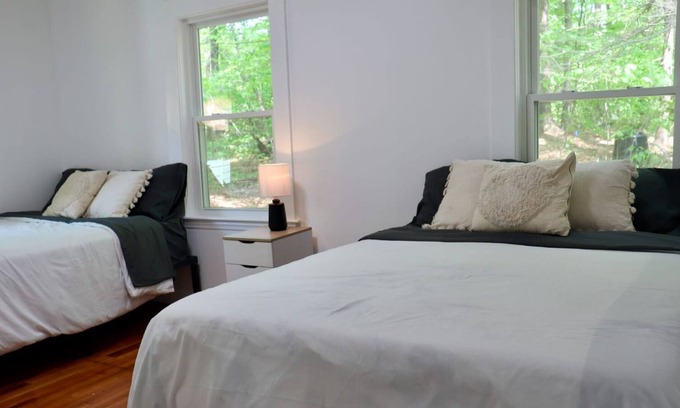 Windham Cabine | Shangri-La: Cozy Cottage Cabin A lovely cabin nestled amidst breathtaking nature