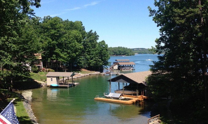 Huddleston Maison | Shangri La- Maison de ville familiale à trois niveaux avec quai flottant
