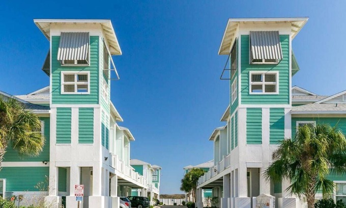 Safe Harbor Maison | Shared Pool, Close to Beach, Pet Friendly, Garage Access