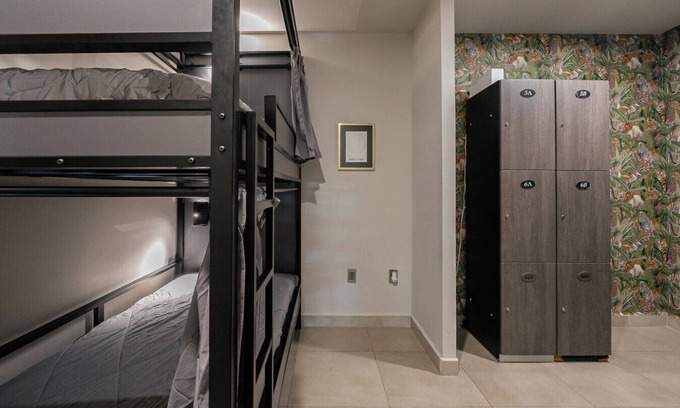 Benito Juarez Cabine | Shared Room Men / Low bed
