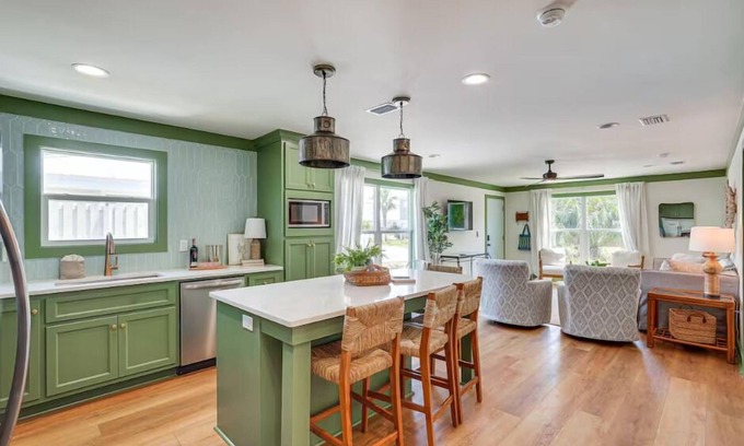 Kiska Beach Maison | Shasta Street Retreat - New to Mgmt