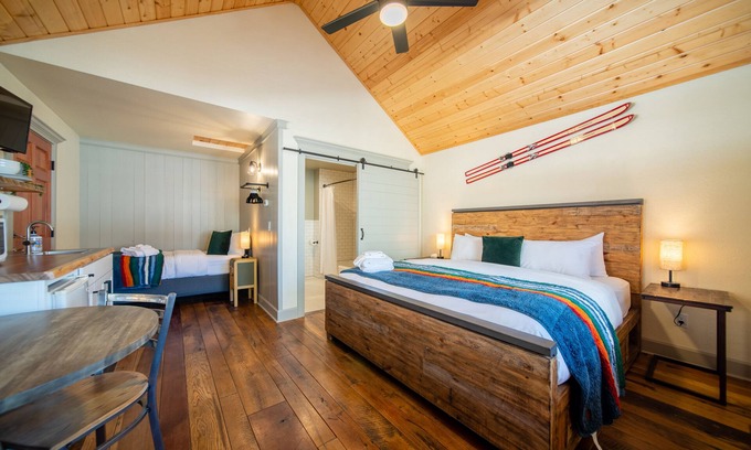 McCloud Cabine | Shasta View Lodge - Cabin 3