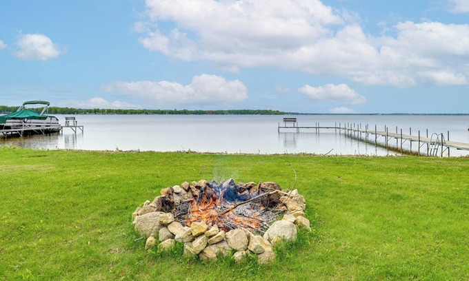 Krakow Maison | Shawano Lake House w/ Boat Dock, Kayaks, & Grill!