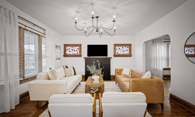 Grove City Maison | She's a Brickhouse on Broadway!