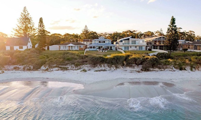 Callala Beach Maison | 'Shearwater' - Jervis Bay Beach Front