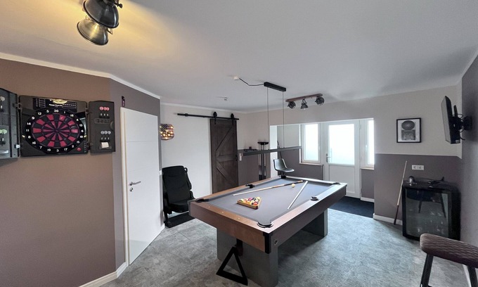 Schmalfeld Maison | Shed 30 near Hamburg between the seas. Billiards, darts, sauna, very luxurious