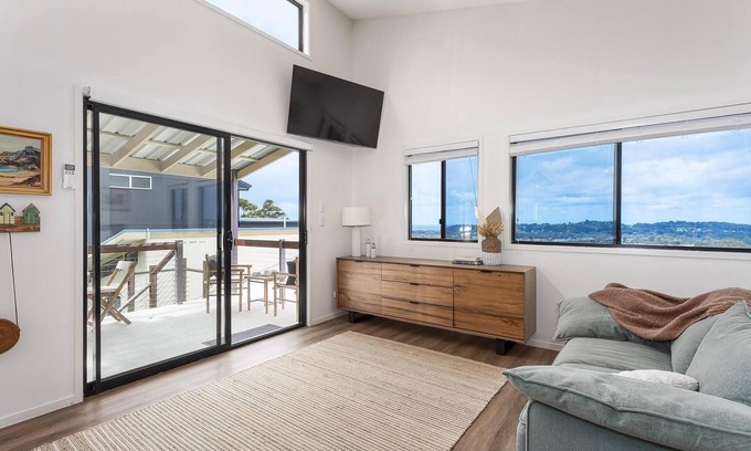 Elanora Maison | Sheket ~ Peaceful ~ Ocean views in Elanora