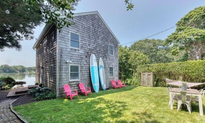 Menantic Creek Maison | Shelter Island 4 bedroom waterfront home with home office