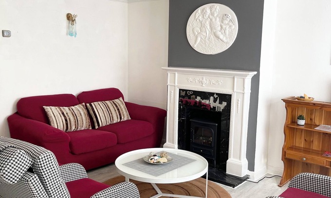 Redbridge Maison | Shepherds House- Spacious 3/4 Bedroom