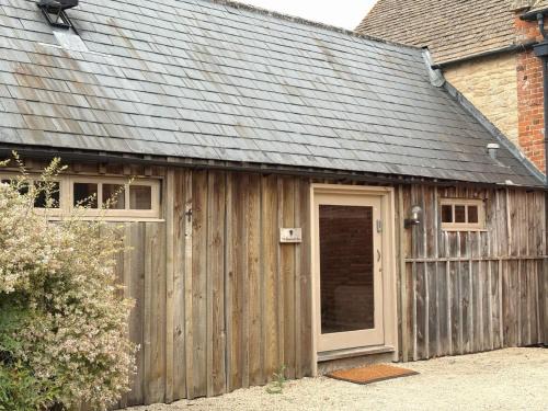 Lechlade Maison | Shepherds Rest Cotswolds Cottage Farm Stay With Pool