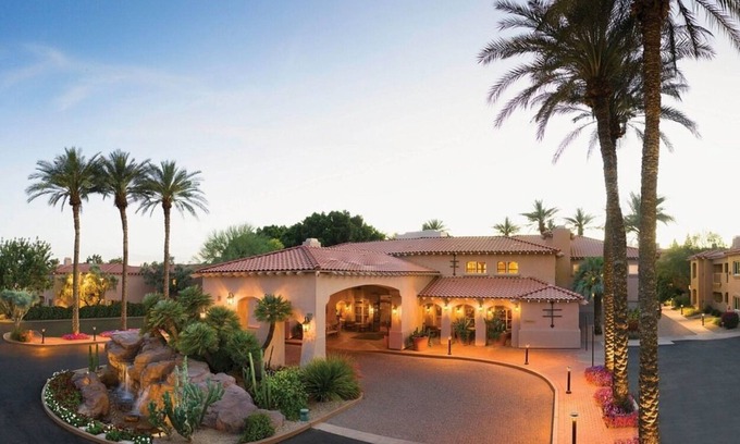 North Scottsdale Appartement | Sheraton Desert Oasis Villa a 1-bedroom apartment w/fully equipped kitchenette.